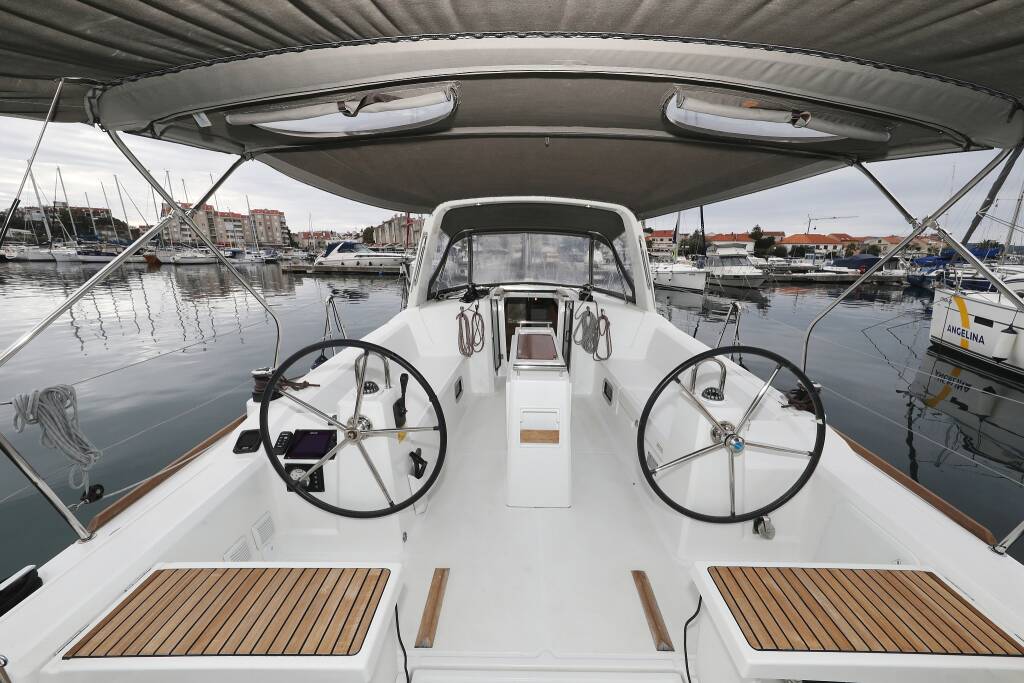 Segelyachten Oceanis 38 One