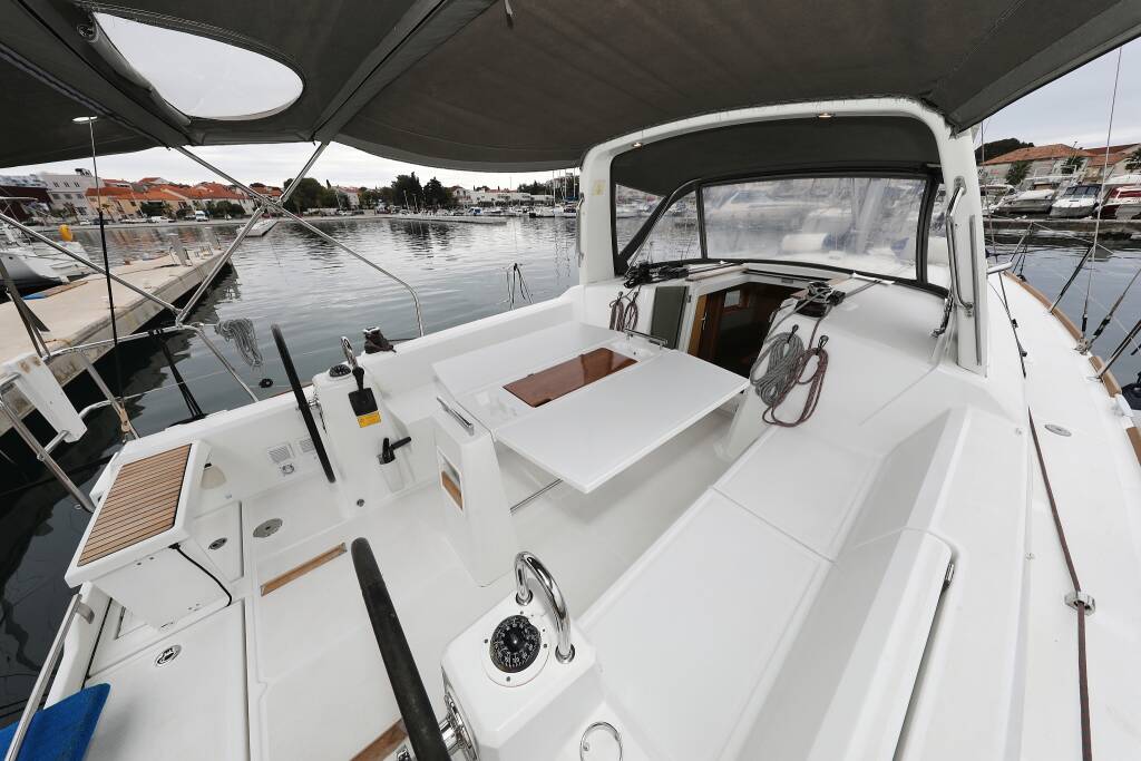 Segelyachten Oceanis 38 One