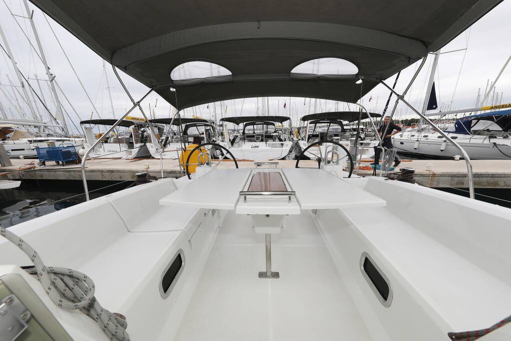 Segelyachten Oceanis 38 One