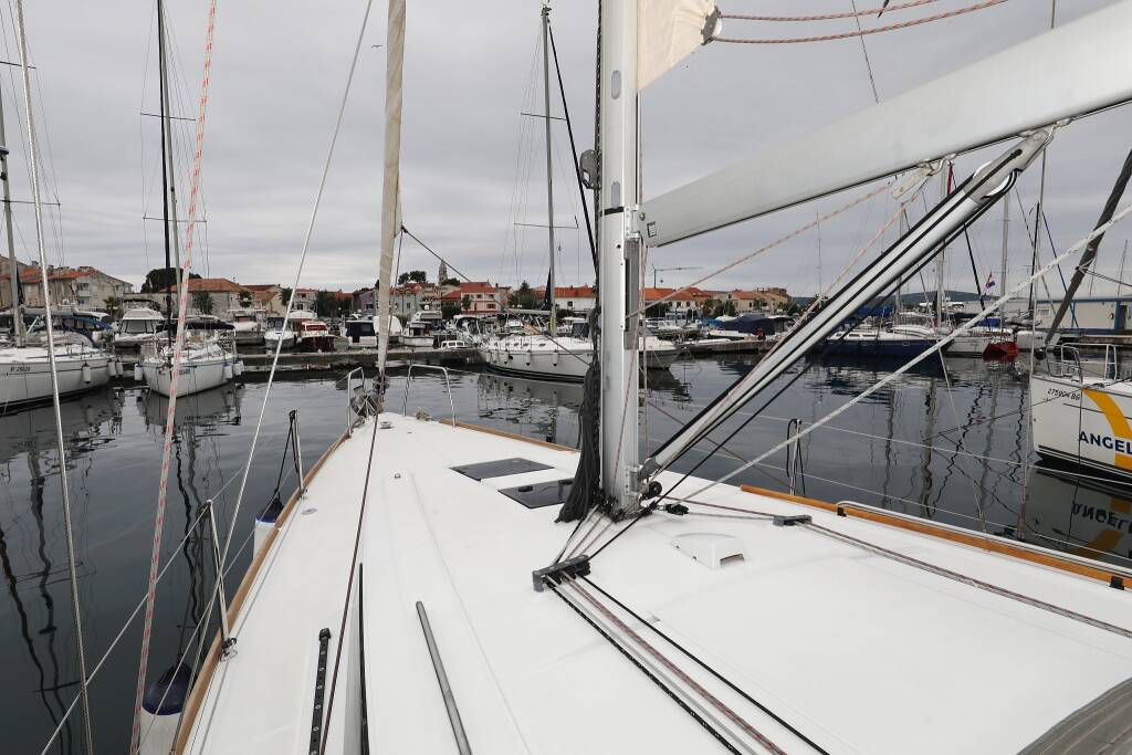 Sailing yacht Oceanis 38 One