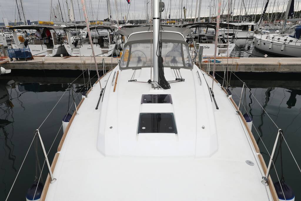 Segelyachten Oceanis 38 One