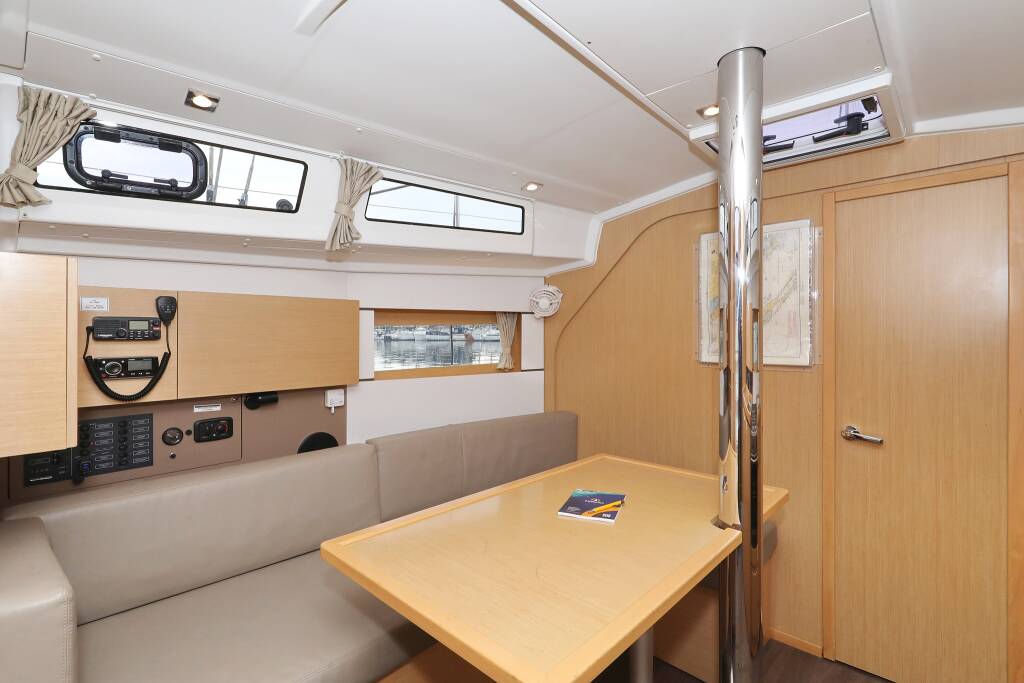 Segelyachten Oceanis 38 One