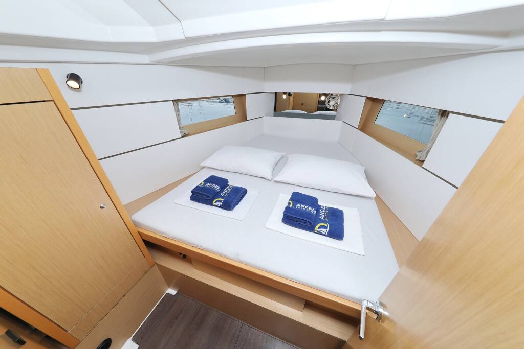 Sailing yacht Oceanis 38 One