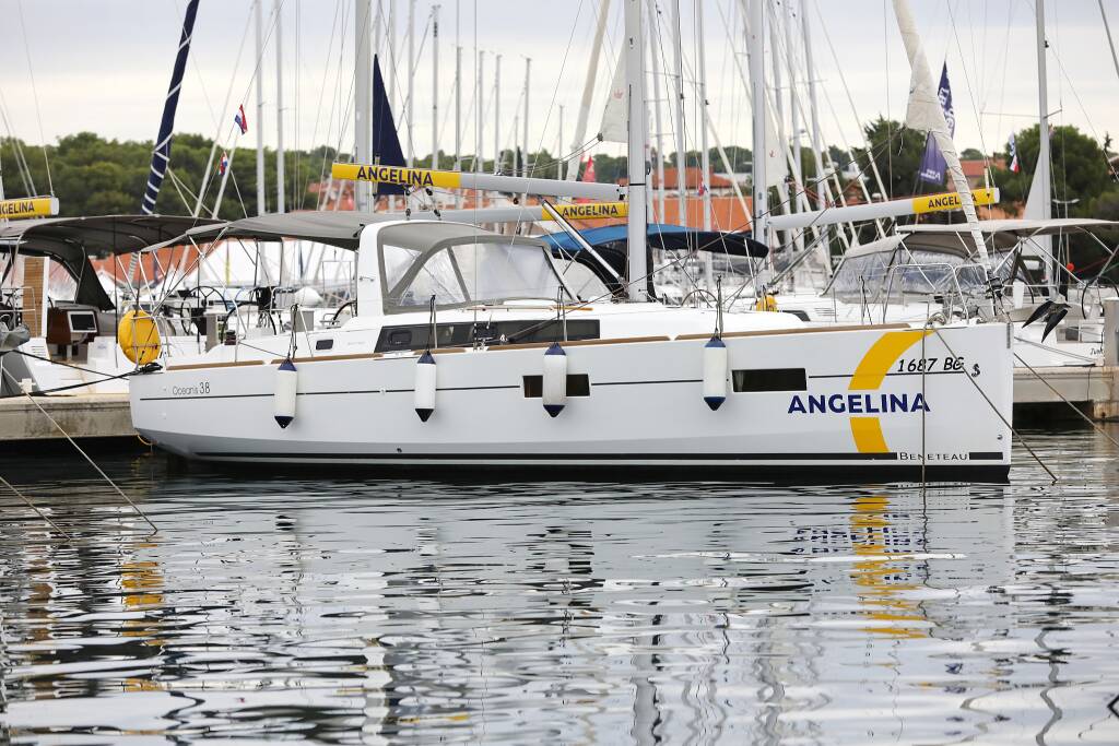 Segelyachten Oceanis 38 One