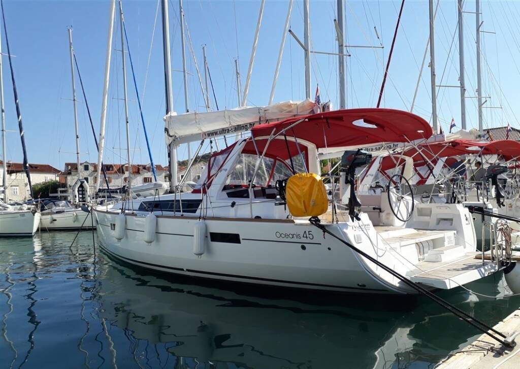 Sailing yacht Oceanis 45 Parija II