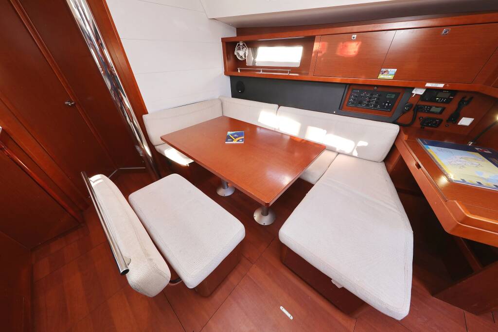 Sailing yacht Oceanis 45 Barbarella II