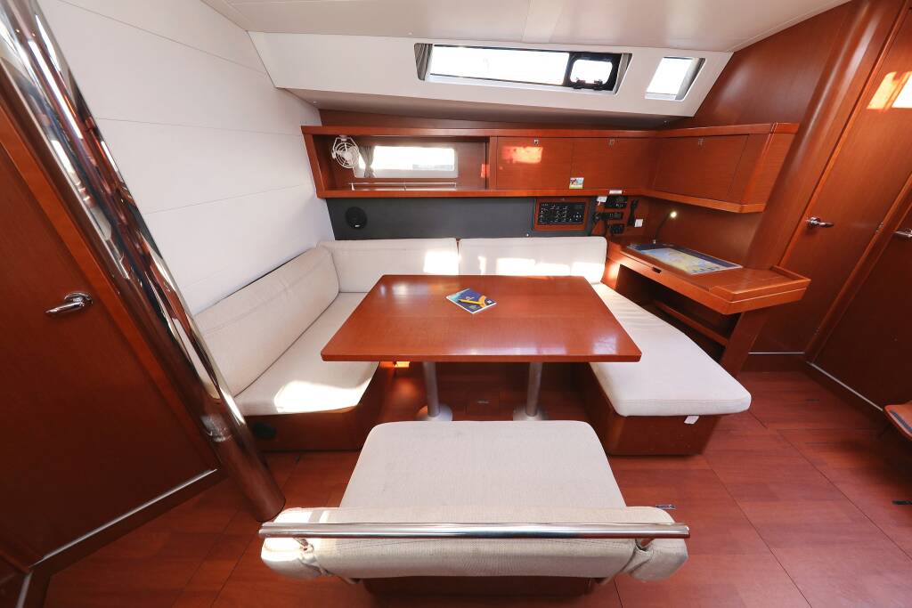 Sailing yacht Oceanis 45 Barbarella II