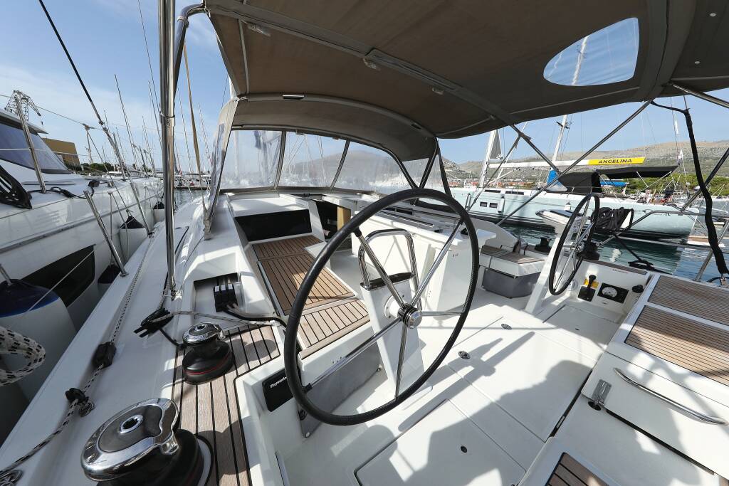 Sailing yacht Oceanis 46.1 Air 2