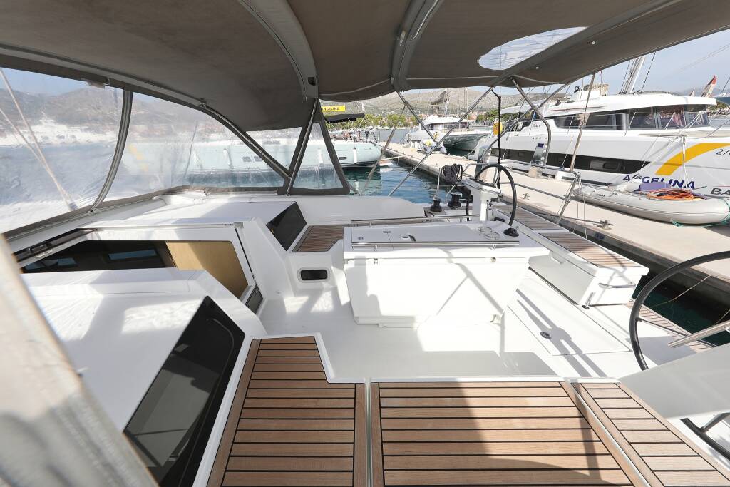 Sailing yacht Oceanis 46.1 Air 2