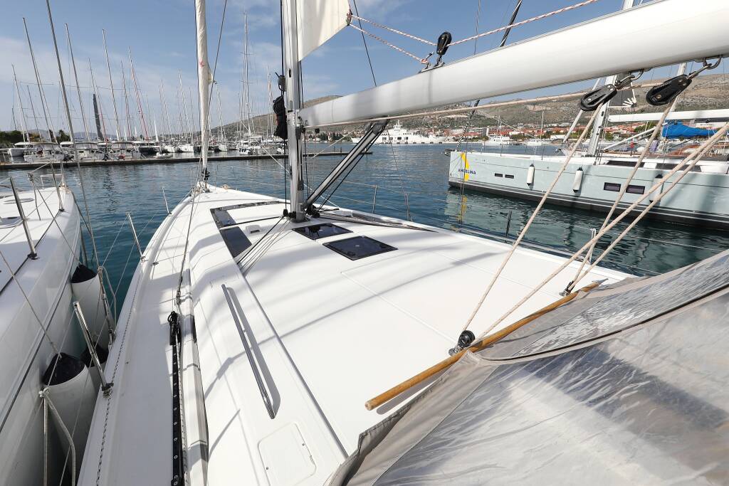 Sailing yacht Oceanis 46.1 Air 2