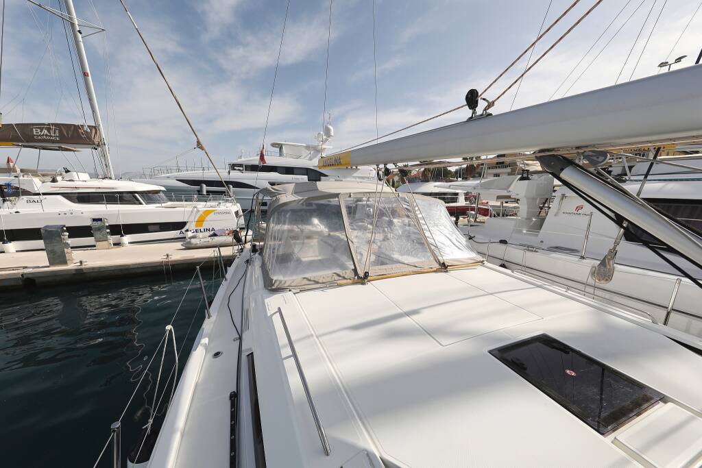 Sailing yacht Oceanis 46.1 Air 2