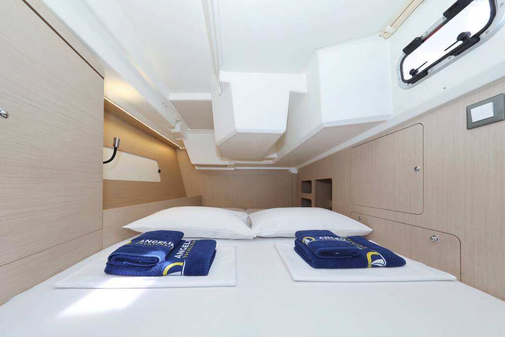 Sailing yacht Oceanis 46.1 Air 2