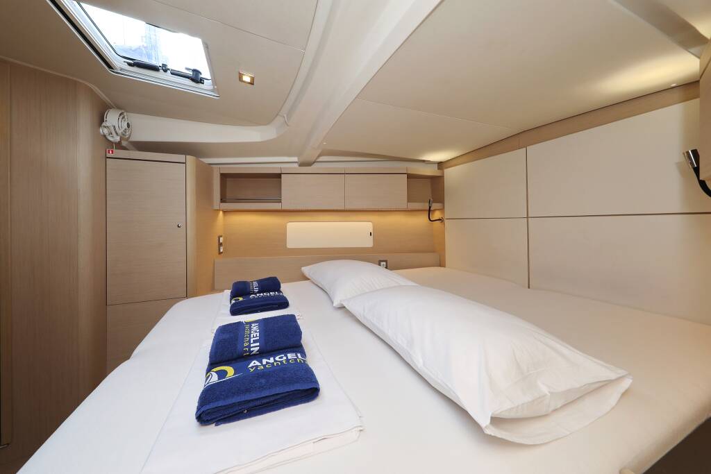 Sailing yacht Oceanis 46.1 Air 2