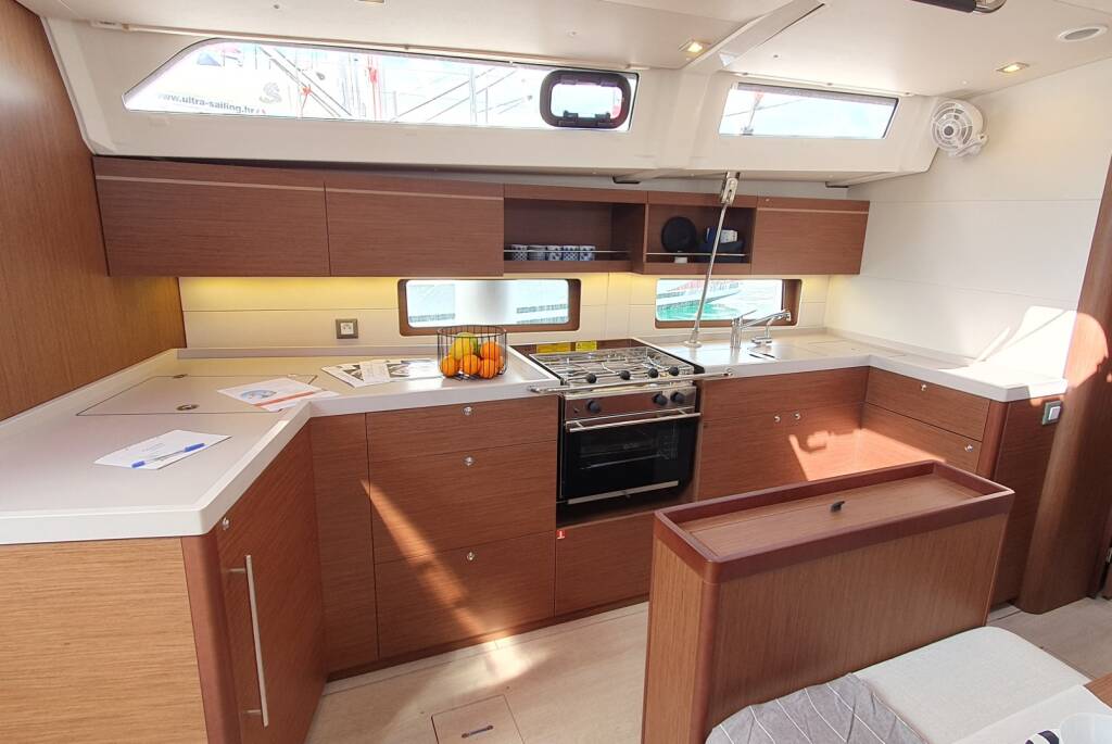Sailing yacht Oceanis 46.1 Ivy