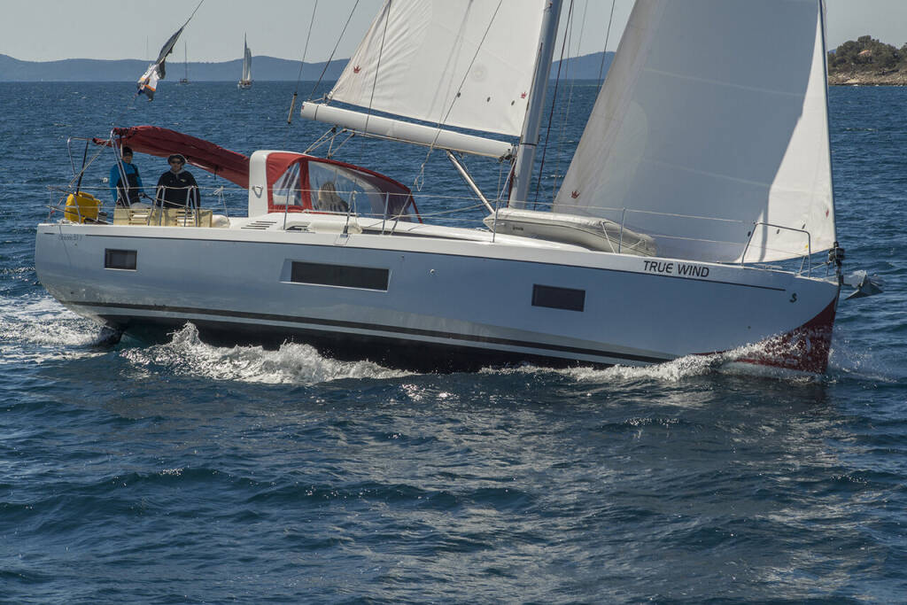 Sailing yacht Oceanis 51.1 True Wind