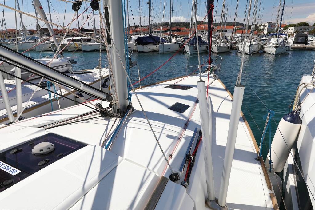 Sailing yacht Sun Odyssey 439 Malin